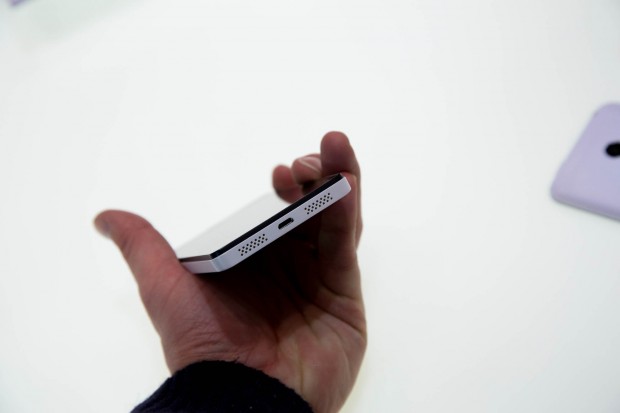 Das BQ Aquaris von unten